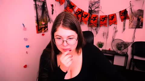 Snapshot of _lovely_mary chatting on 10-29-25, 10:06 Mary online show from 10-29-25, 10:06