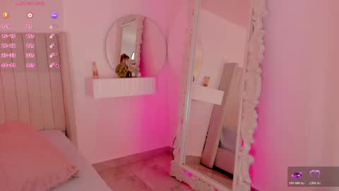 Snapshot of _lovelymia_ chatting on 05-12-26, 02:52 Mia online show from 05-12-26, 02:52