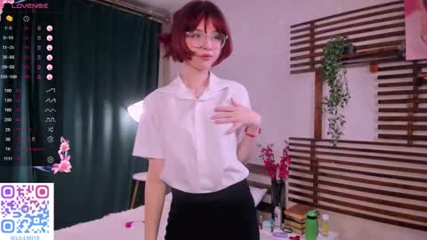 Snapshot of _lucystars chatting on 11-04-25, 02:05 _lucystars online show from 11-04-25, 02:05