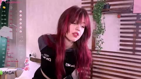 Snapshot of _lucystars chatting on 11-17-25, 02:23 _lucystars online show from 11-17-25, 02:23