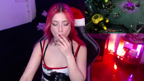 Snapshot of _lucyx__ chatting on 12-16-24, 12:04 Queen. Help me reach 100 thumbs up online show from 12-16-24, 12:04