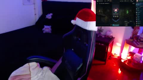 Snapshot of _lucyx__ chatting on 12-30-24, 09:40 Queen. Help me reach 100 thumbs up online show from 12-30-24, 09:40