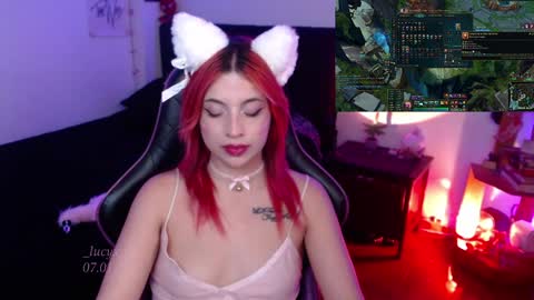 Snapshot of _lucyx__ chatting on 01-08-25, 12:17 Queen. Help me reach 100 thumbs up online show from 01-08-25, 12:17