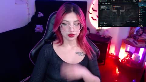 Snapshot of _lucyx__ chatting on 03-05-25, 08:10 Queen. Help me reach 100 thumbs up online show from 03-05-25, 08:10