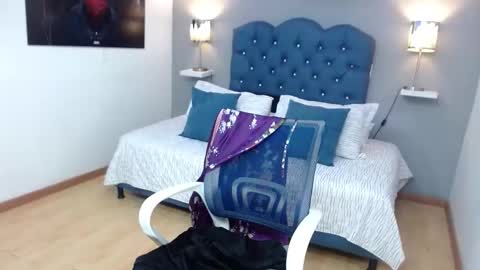 LUNA QUEEN online show from 11-14-25, 09:02