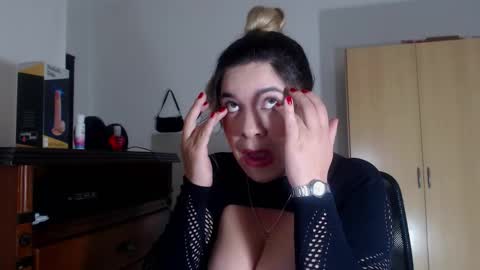 Snapshot of _lunagold_ chatting on 02-04-26, 02:01 _lunagold_ online show from 02-04-26, 02:01