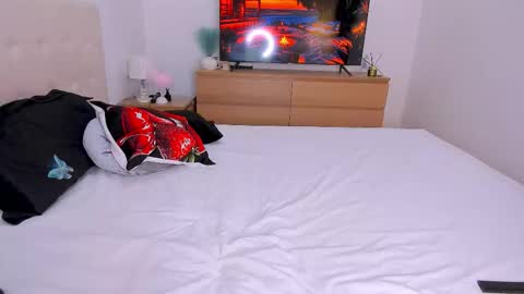 Lynna online show from 03-27-26, 09:36