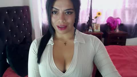 QUEEN online show from 10-31-25, 04:19