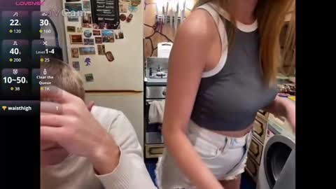 Snapshot of _magic_kis chatting on 11-21-25, 06:23 _magic_kis online show from 11-21-25, 06:23