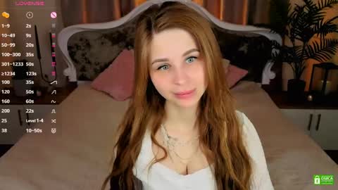 Snapshot of _mari_clark chatting on 05-18-26, 04:07 Eva online show from 05-18-26, 04:07
