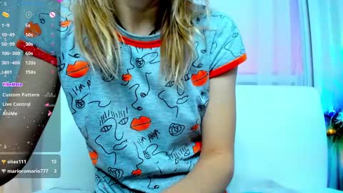 Snapshot of _mari_so chatting on 01-16-25, 04:28 Scarlett online show from 01-16-25, 04:28