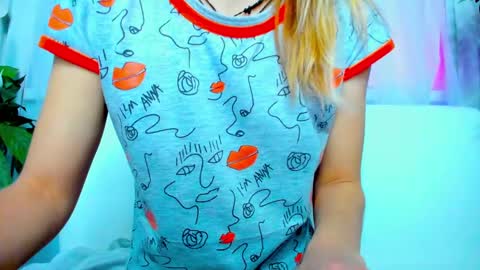 Snapshot of _mari_so chatting on 01-25-25, 04:56 Scarlett online show from 01-25-25, 04:56