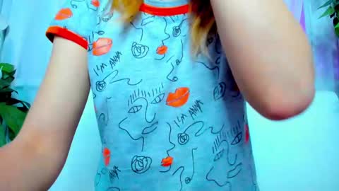 Snapshot of _mari_so chatting on 01-25-25, 08:00 Scarlett online show from 01-25-25, 08:00