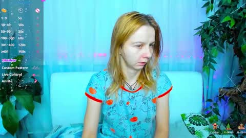 Snapshot of _mari_so chatting on 02-09-25, 01:55 Scarlett online show from 02-09-25, 01:55
