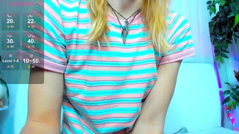 Snapshot of _mari_so chatting on 02-15-25, 08:00 Scarlett online show from 02-15-25, 08:00