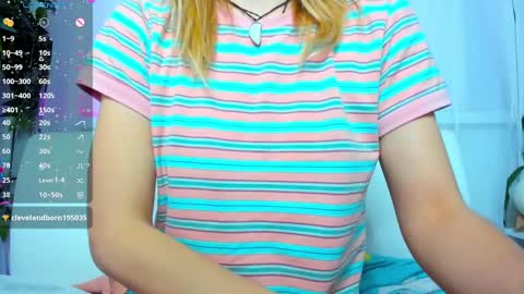 Snapshot of _mari_so chatting on 02-21-25, 05:24 Scarlett online show from 02-21-25, 05:24