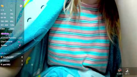 Snapshot of _mari_so chatting on 03-10-25, 08:37 Scarlett online show from 03-10-25, 08:37