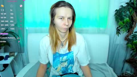Snapshot of _mari_so chatting on 10-17-25, 09:01 Scarlett online show from 10-17-25, 09:01