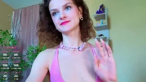 Snapshot of _masterpiece__ chatting on 06-08-26, 03:51 Sophia online show from 06-08-26, 03:51