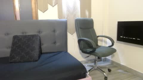 Snapshot of _mave chatting on 05-19-26, 04:02 Mave online show from 05-19-26, 04:02