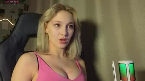 Snapshot of _mayaroberts chatting on 06-22-26, 06:16 Im Cassy online show from 06-22-26, 06:16