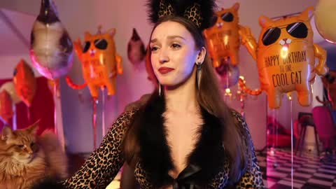 Snapshot of _meganmeow_ chatting on 01-11-25, 09:46 Saturday - start 2030-2130 GMT online show from 01-11-25, 09:46