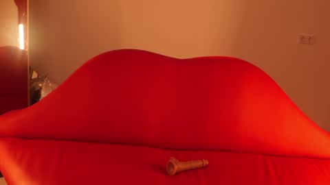 Snapshot of _meganmeow_ chatting on 01-17-25, 04:17 Saturday - start 2030-2130 GMT online show from 01-17-25, 04:17