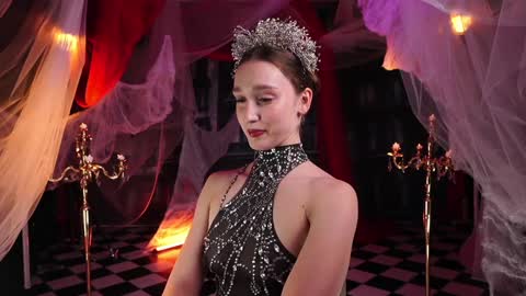 Snapshot of _meganmeow_ chatting on 10-31-25, 08:32 Saturday - start 2030-2130 GMT online show from 10-31-25, 08:32