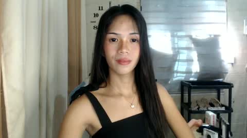 Snapshot of _mellyxxx chatting on 06-16-26, 07:00 Melly online show from 06-16-26, 07:00