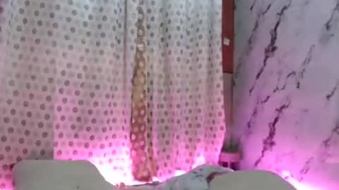Snapshot of _mellyxxx chatting on 07-05-26, 04:19 Melly online show from 07-05-26, 04:19