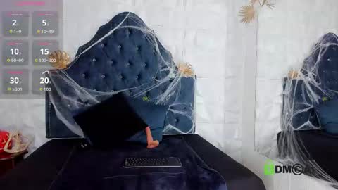 Snapshot of _mia_milf_ chatting on 10-10-25, 04:44 _mia_milf_ online show from 10-10-25, 04:44
