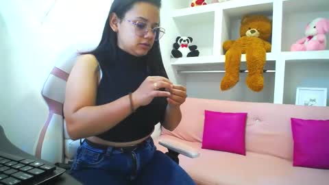  Mia  online show from 01-11-25, 12:50