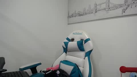  Mia  online show from 02-18-25, 01:11