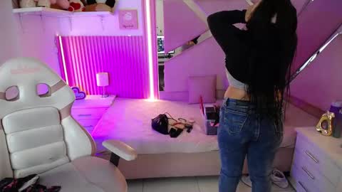  Mia  online show from 01-10-26, 12:29