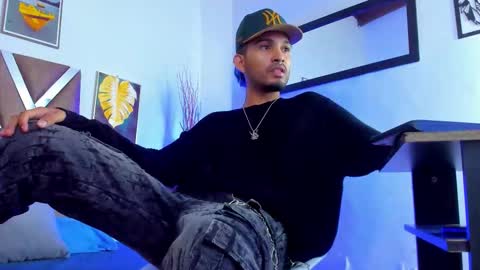 Snapshot of _miguel7w7 chatting on 12-15-25, 03:49 miguel tomorrow from 200 pm Colombia to 1000 pm online show from 12-15-25, 03:49