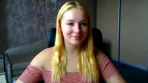 Snapshot of _mila_la_ chatting on 06-06-26, 09:36 Melanie online show from 06-06-26, 09:36
