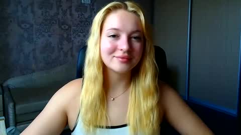 Snapshot of _mila_la_ chatting on 06-08-26, 06:14 Melanie online show from 06-08-26, 06:14