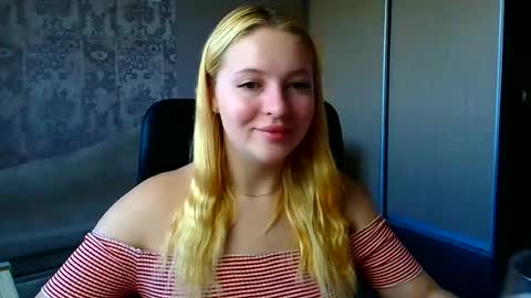 Snapshot of _mila_la_ chatting on 06-30-26, 08:26 Melanie online show from 06-30-26, 08:26