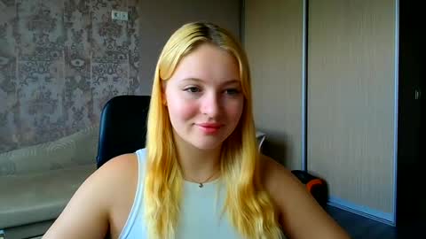 Snapshot of _mila_la_ chatting on 07-09-26, 09:24 Melanie online show from 07-09-26, 09:24