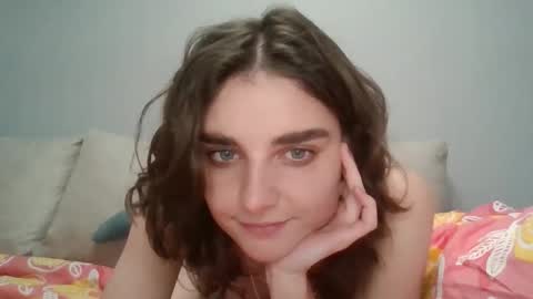 Snapshot of _mila_miller_ chatting on 10-13-25, 04:40 Mila online show from 10-13-25, 04:40