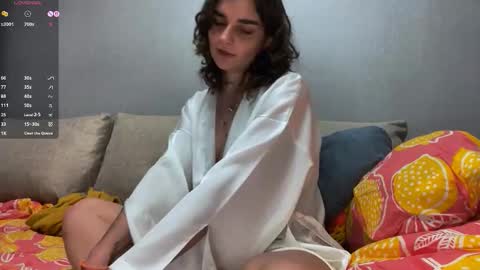 Snapshot of _mila_miller_ chatting on 10-17-25, 04:20 Mila online show from 10-17-25, 04:20
