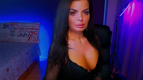 Snapshot of _milani_ chatting on 10-06-25, 06:05 Milani online show from 10-06-25, 06:05