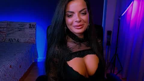 Snapshot of _milani_ chatting on 10-24-25, 05:42 Milani online show from 10-24-25, 05:42
