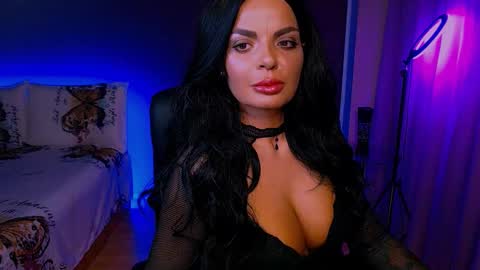 Snapshot of _milani_ chatting on 11-25-25, 06:30 Milani online show from 11-25-25, 06:30