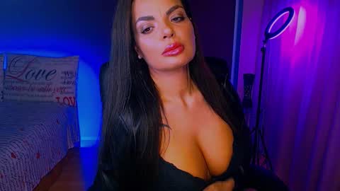 Snapshot of _milani_ chatting on 01-14-26, 06:24 Milani online show from 01-14-26, 06:24