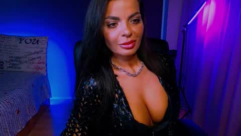 Snapshot of _milani_ chatting on 02-18-26, 06:26 Milani online show from 02-18-26, 06:26
