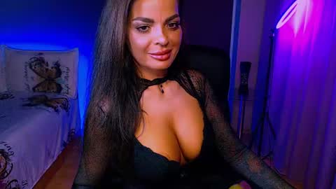 Snapshot of _milani_ chatting on 06-16-26, 05:04 Milani online show from 06-16-26, 05:04