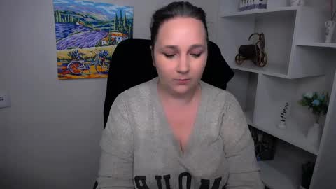 Snapshot of _miranda_sun chatting on 05-12-26, 07:27 Miranda online show from 05-12-26, 07:27