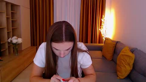 Mia online show from 10-08-25, 07:06