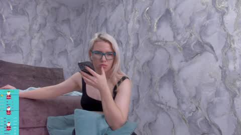 Snapshot of _miss_strawberry_ chatting on 01-26-25, 09:51 Sofia birthday october 29 online show from 01-26-25, 09:51
